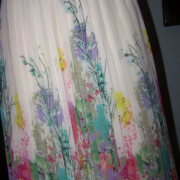 Lucky & Coco Floral Pleated Skirt Small Colorful - Picture 5 of 8